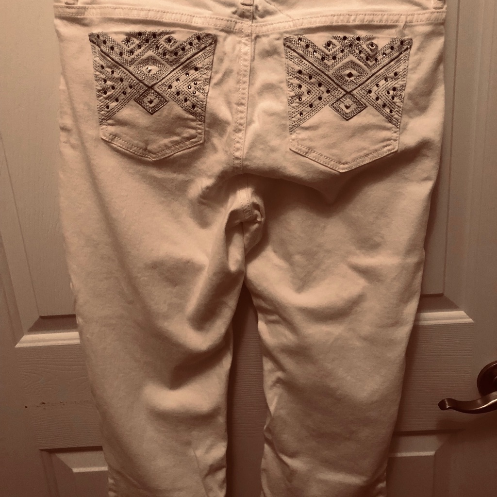 Apt. White Capri